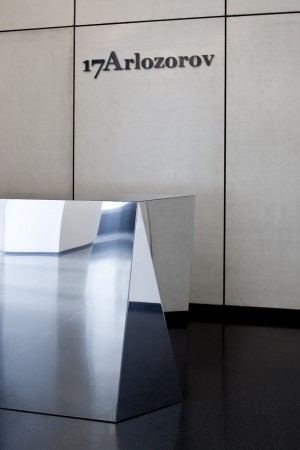 Urban Sales Office by Pitsou Kedem