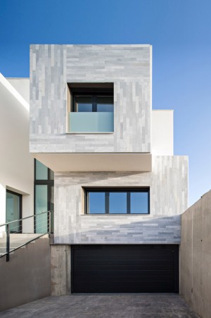 A&T House by Ariasrecalde Taller de Arquitectura