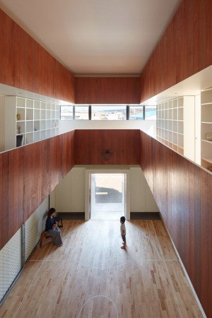 Basketball Court House by Koizumi Sekkei