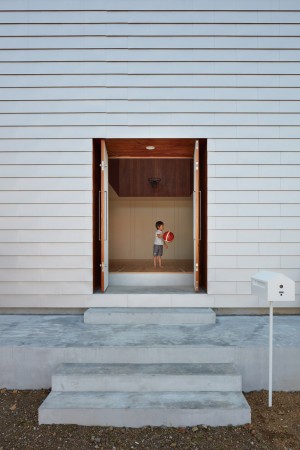 Basketball Court House by Koizumi Sekkei