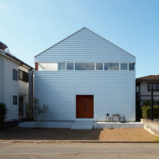 Basketball Court House by Koizumi Sekkei
