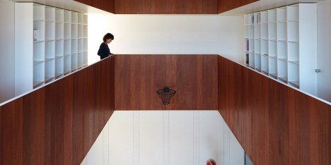 Basketball Court House by Koizumi Sekkei