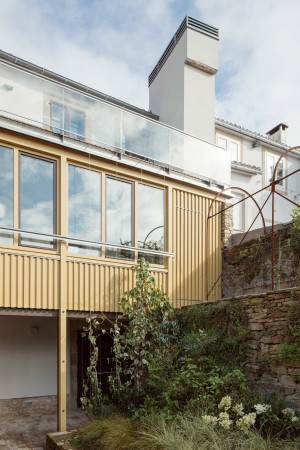 Casa do Medio by Arrokabe Arquitectos