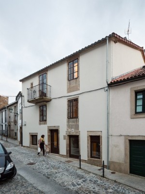 Casa do Medio by Arrokabe Arquitectos