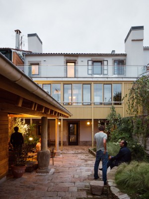 Casa do Medio by Arrokabe Arquitectos