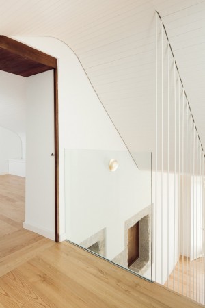 Casa do Medio by Arrokabe Arquitectos