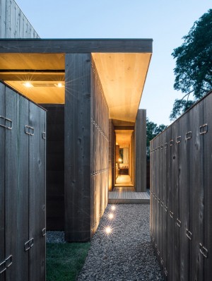 Elizabeth II house by Bates Masi