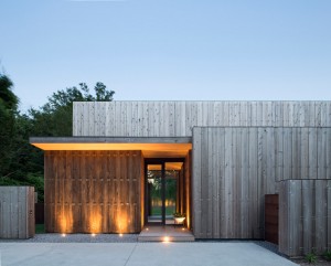 Elizabeth II house by Bates Masi