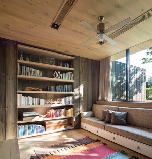 Elizabeth II house by Bates Masi