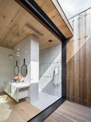 Elizabeth II house by Bates Masi
