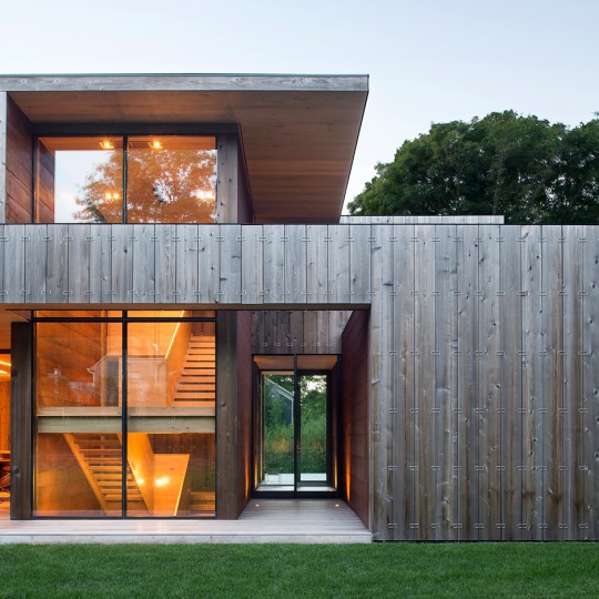 Elizabeth II house by Bates Masi