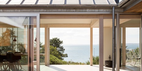House at Molls Hill by Lenschow and Pihlmann