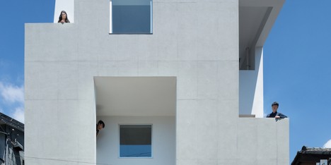 Kitasenzoku Apartment by Tomoyuki Kurokawa Architects