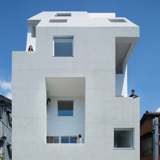 Kitasenzoku Apartment by Tomoyuki Kurokawa Architects
