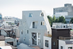 Kitasenzoku Apartment by Tomoyuki Kurokawa Architects