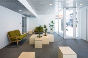 Kitasenzoku Apartment by Tomoyuki Kurokawa Architects