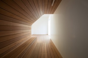 Kitasenzoku Apartment by Tomoyuki Kurokawa Architects