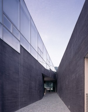 Kyomunsa Office by Daniel Valle Architects
