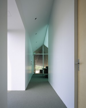 Kyomunsa Office by Daniel Valle Architects