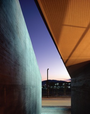 Kyomunsa Office by Daniel Valle Architects