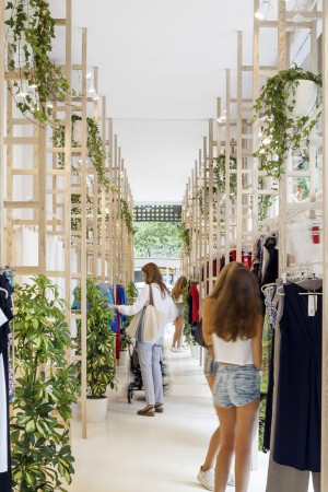 Mit Mat Mama Store in Barcelona by Román Izquierdo Bouldstridge