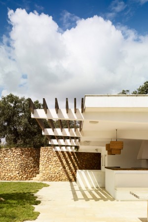 Modern pool house by Roz Barr Architects