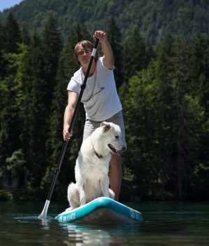 Self-inflating electric paddleboard by SipaBoards