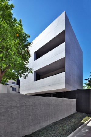 Tsunyuji by Satoru Hirota Architects