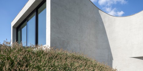 Office O Architects uses “flowing lines” and projecting windows to create Villa MQ