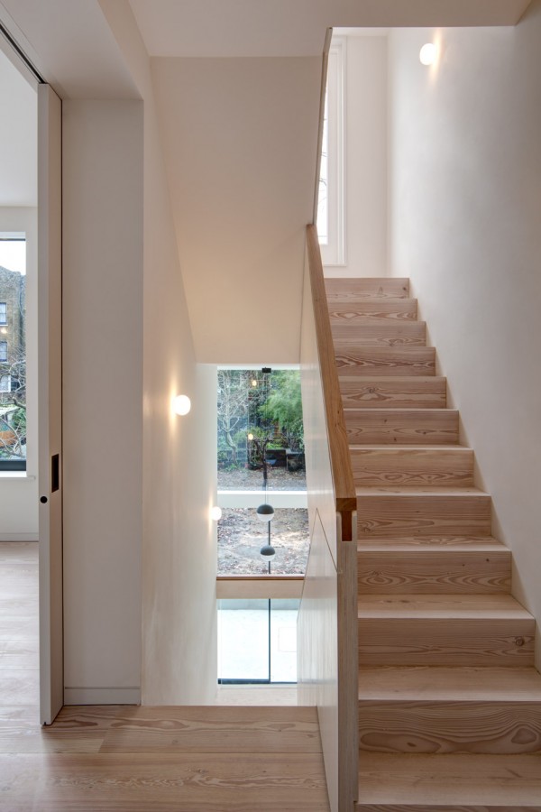 Canonbury Townhouse by APA Architects on Ockendon Road, London