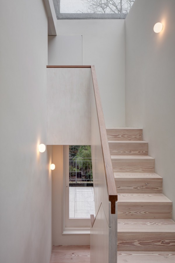 Canonbury Townhouse by APA Architects on Ockendon Road, London