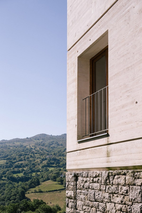 Casa Tmolo by PYO Arquitectos