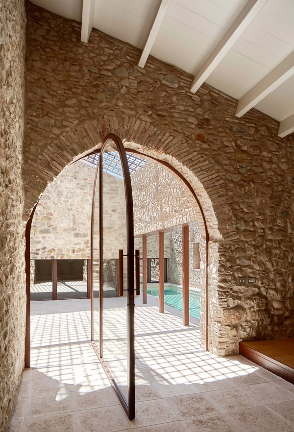 Renovation of a house in Emporda by Architectura G