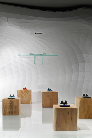iGUANEYE Aoyama Main Store by Soichi Mizutani
