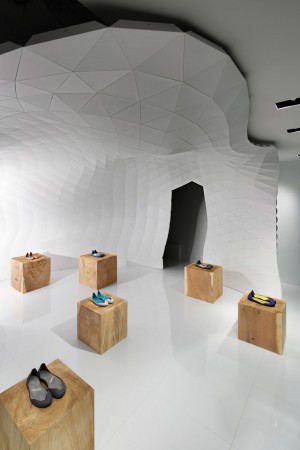iGUANEYE Aoyama Main Store by Soichi Mizutani