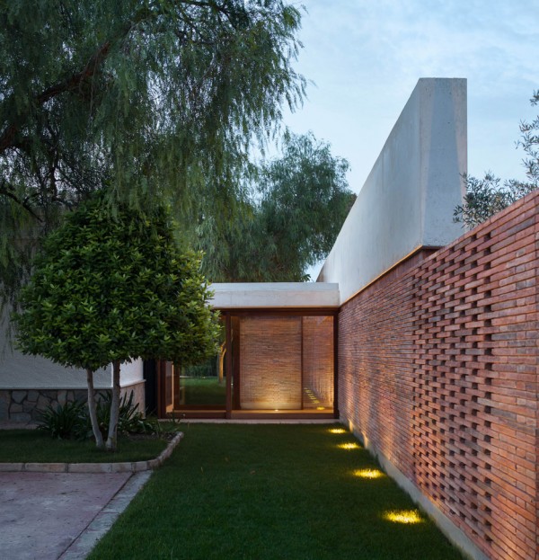 IV House by Mesura