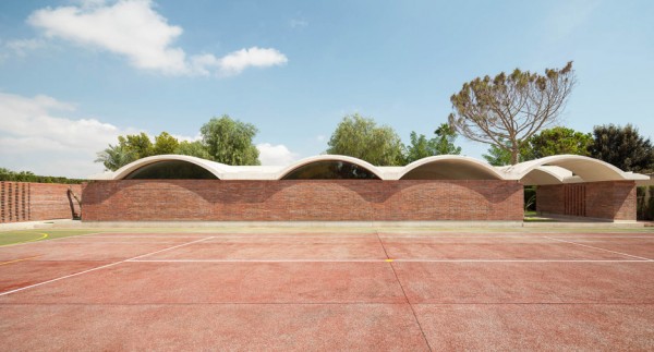 IV House by Mesura