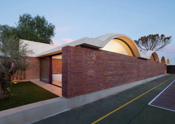 IV House by Mesura