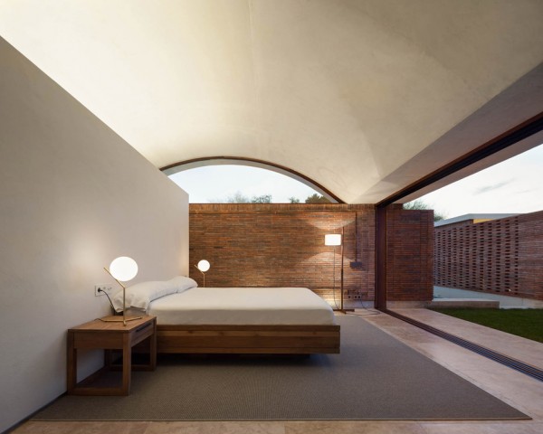 IV House by Mesura