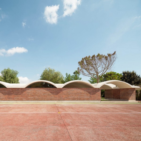 IV House by Mesura