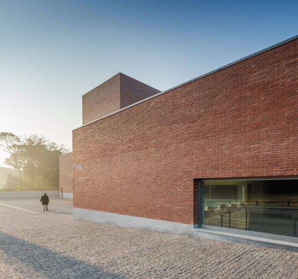 Public Auditorium in Llinars del Vallès by Alvaro Siza Vieira