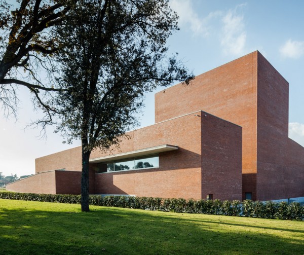 Public Auditorium in Llinars del Vallès by Alvaro Siza Vieira