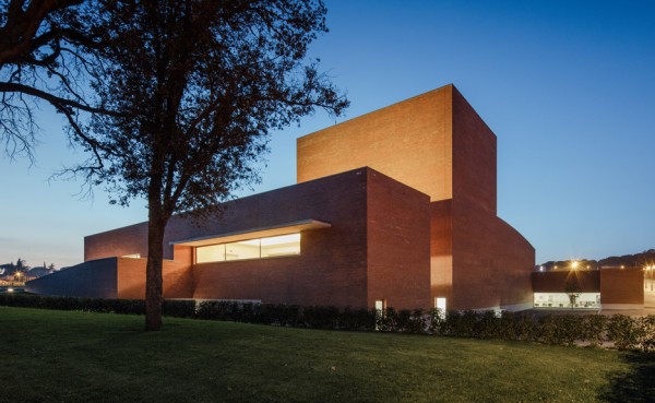 Public Auditorium in Llinars del Vallès by Alvaro Siza Vieira