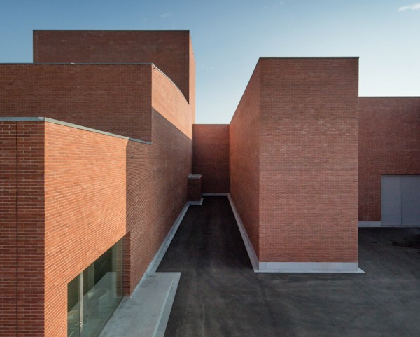 Public Auditorium in Llinars del Vallès by Alvaro Siza Vieira