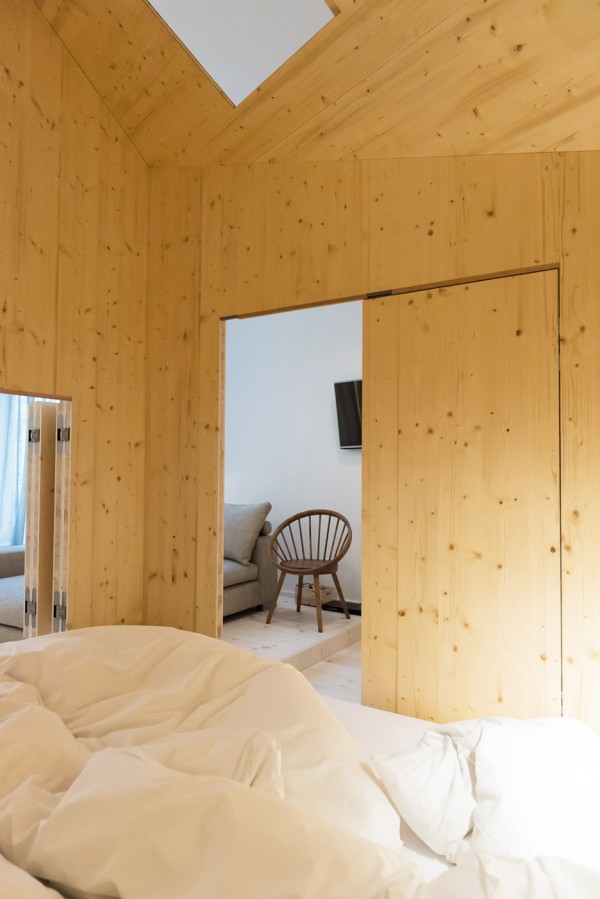 Michelberger hotel room by Sigurd Larsen