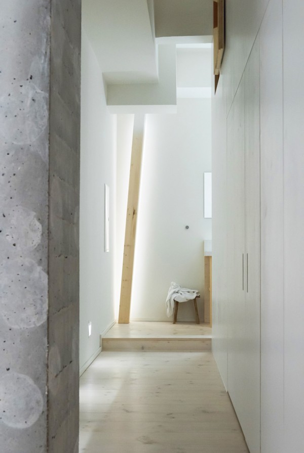 Michelberger hotel room by Sigurd Larsen