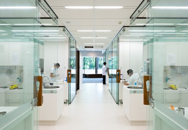 University of Queensland Oral Health Centre by Cox Rayner Architects