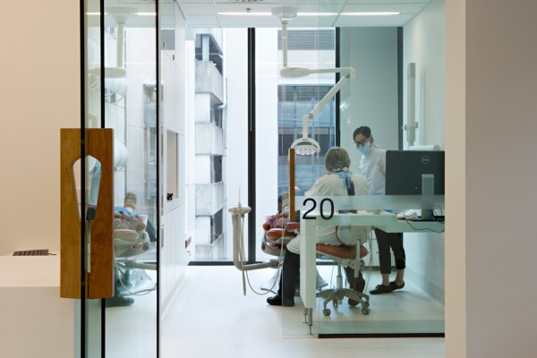 University of Queensland Oral Health Centre by Cox Rayner Architects
