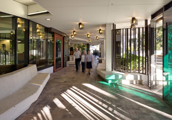 University of Queensland Oral Health Centre by Cox Rayner Architects