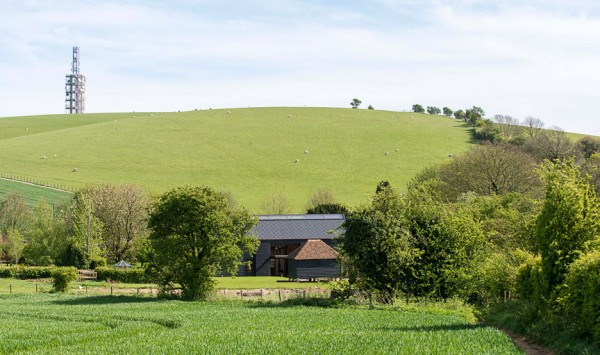 ancient-party-barn-liddicoat-goldhill-architecture-house-conversion-kent-england-will-scott_dezeen_936_1